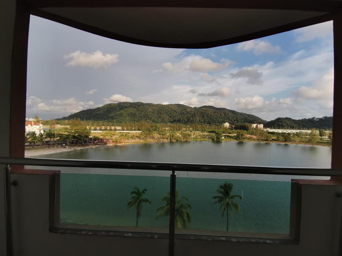 Spacious & Homey Apartment At Marina Island By Jomy Homestay Lumut Exterior photo